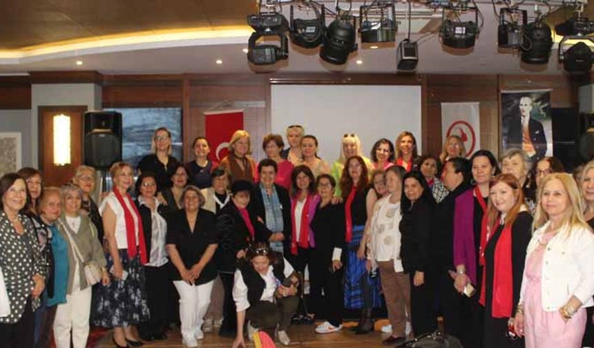 29 EKİM KADINLARI SEÇME SEÇİLME VE ULUSAL EGEMENLİK SÖYLEŞİSİNDE BİR ARAYA GELDİ