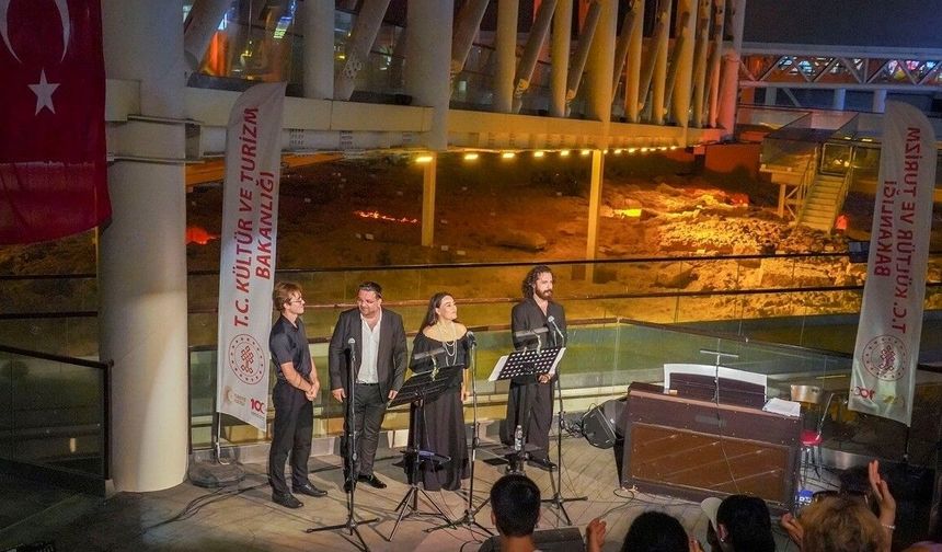Antalya Nekropol Müzesi'nde 'Kahramanlık Türküleri' konseri düzenlendi