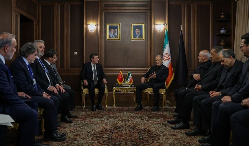 Cumhurbaşkanı Yardımcısı Yılmaz, İran Cumhurbaşkanı Pezeşkiyan ile Tahran'da bir araya geldi