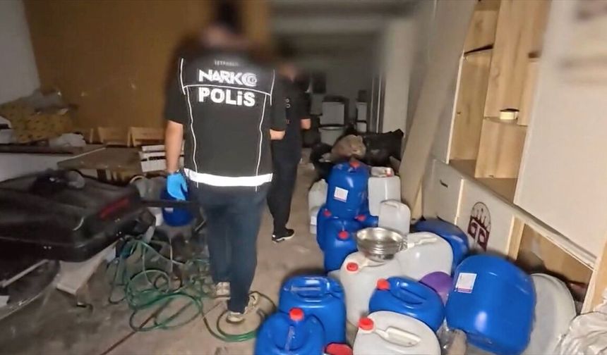 İstanbul'daki operasyonda 11,5 ton uyuşturucu üretilebilecek ham madde ele geçirildi