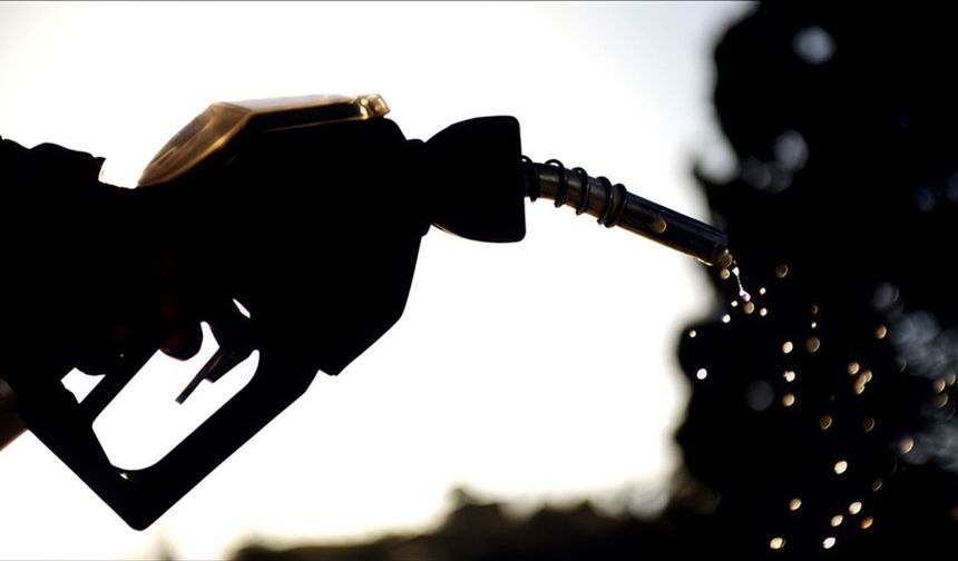 Petrol fiyatlarındaki yükseliş enerji şirketlerine kazandırırken siyasi faturası Beyaz Saray'a kesiliyor