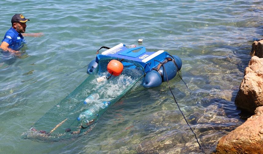 Antalya'da deniz yüzeyindeki kirlilik 'Çöp Kapar' robotla önlenecek