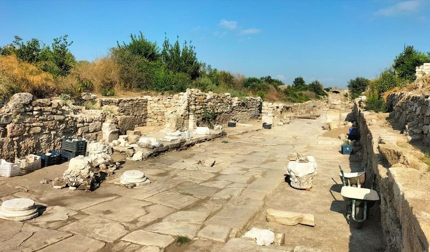 Side'de antik kentin görkemli kapısı yeniden gün ışığına çıktı