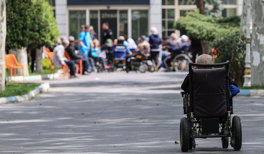 Artan yaşlı nüfus için 'uzun dönemli bakım sigortası' devreye alınacak