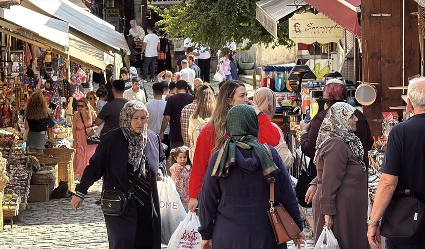 Karabük'ün tarihi konaklarıyla ünlü ilçesi Safranbolu'da hafta sonu yoğunluğu
