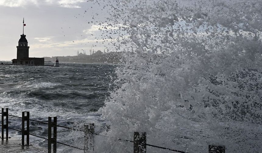 AKOM'dan İstanbul için kuvvetli fırtına ve sağanak uyarısı