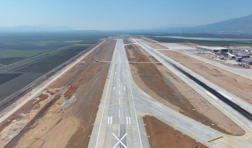 Bakan Uraloğlu, Hatay Havalimanı'nı yenileme çalışmalarını yıl sonuna kadar tamamlayacaklarını bildirdi