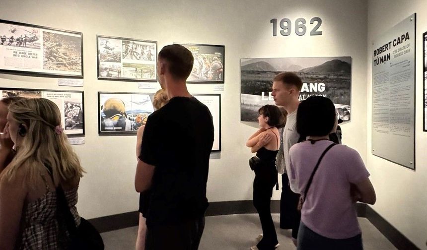 Batılı turistler, Vietnam'daki savaşın yıkıcı etkileriyle bu müzede yüzleşiyor