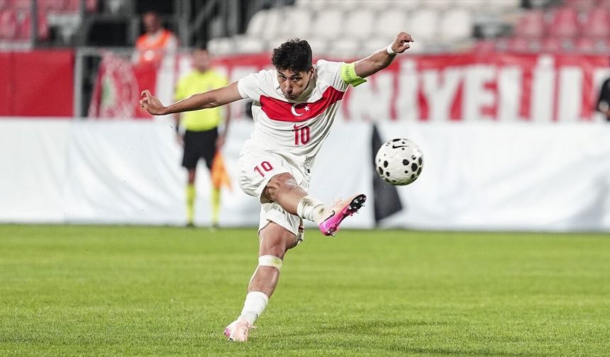 Emirhan İlkhan ve Yusuf Akçiçek, A Milli Futbol Takımı'nın aday kadrosuna alındı