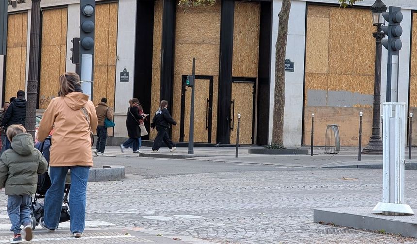 Fransa'daki protestolar perakende sektörünü de vurdu