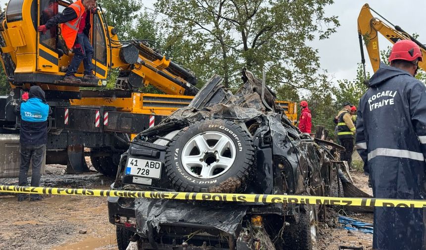 Kocaeli Valisi Aktaş, sağanak sonucu kaybolan kişiyi arama çalışmalarını inceledi: