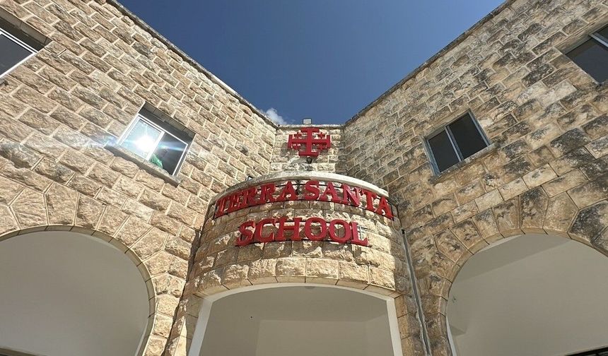 Suriye'de Esed rejiminin devrilmesinden sonra yurtlarına dönen Hristiyanlar okullarına yeniden kavuştu