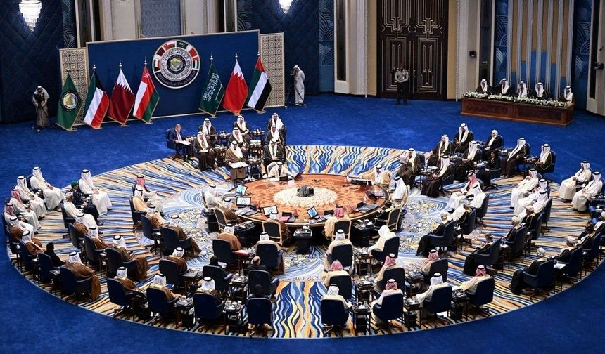 Suudi Arabistan'ın başkenti Riyad'da yapılması planlanan AB-Körfez İşbirliği Konseyi Zirvesi ertelendi
