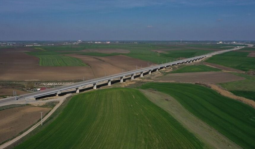 Türkiye'nin demir yolu hat uzunluğu gelecek yıl 15 bin kilometreye yaklaşacak
