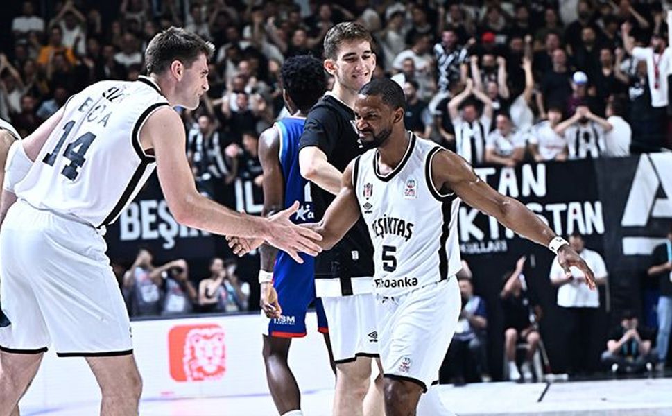 Beşiktaş Fibabanka, Anadolu Efes'i devirdi, finale yükseldi