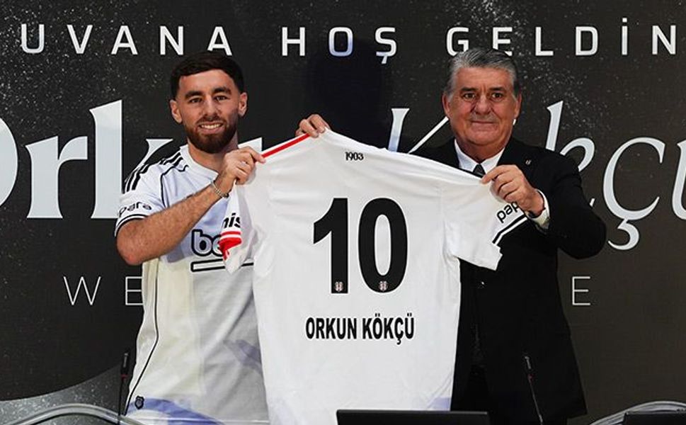 Orkun Kökçü, 20 bin taraftarın önünde sözleşme imzaladı