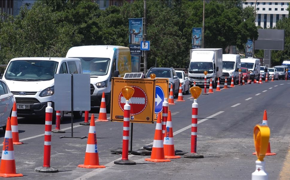 Sıhhiye Köprüsü'nde bakım çalışmaları nedeniyle trafik yoğunluğu oluştu