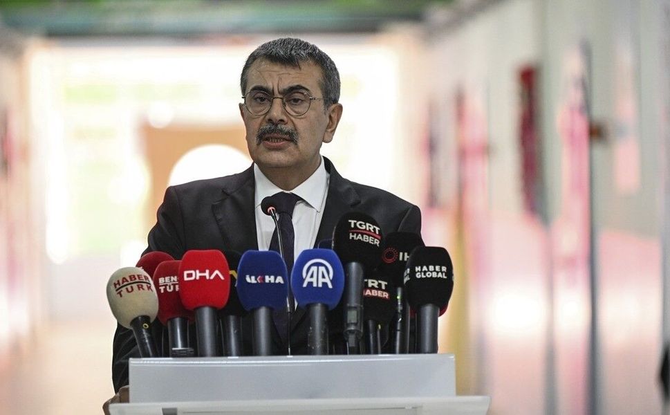 Bakan Tekin: Yaz aylarında çocuklarımızın bol bol kitap okumalarını, bu alışkanlığı edinmelerini öneriyorum