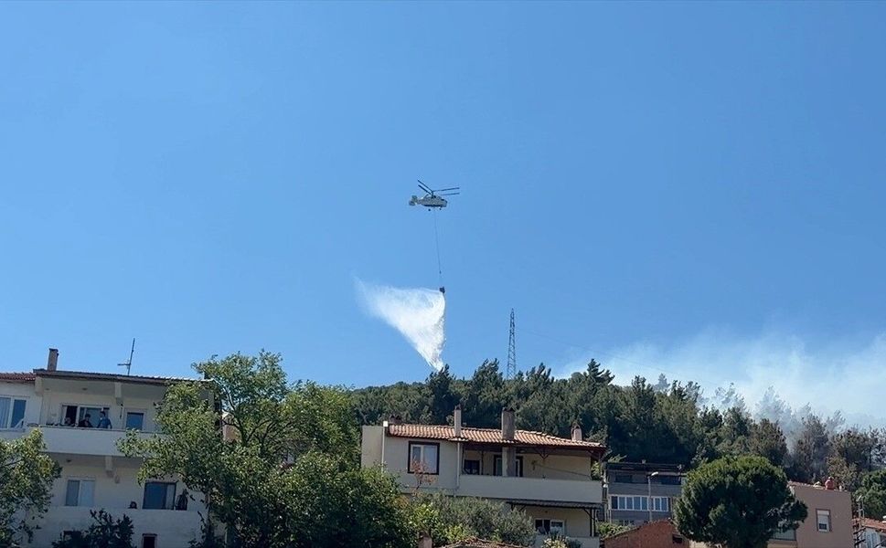 Balıkesir'deki orman yangınına havadan ve karadan müdahale ediliyor