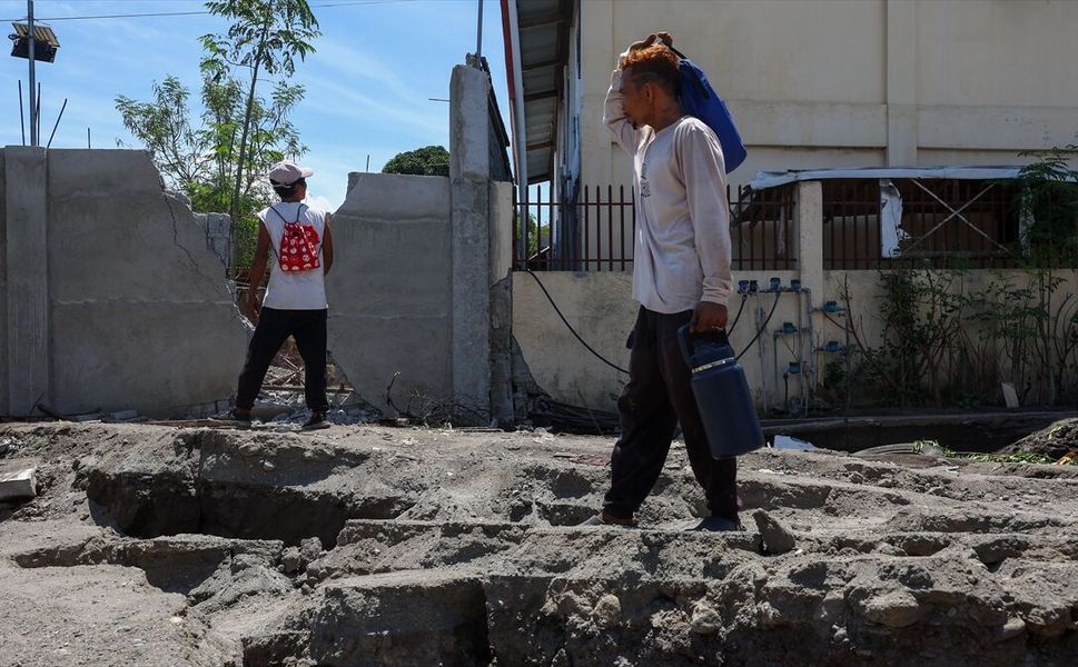 Filipinler'de 7,8 büyüklüğündeki depremde ölenlerin sayısı 78'e yükseldi