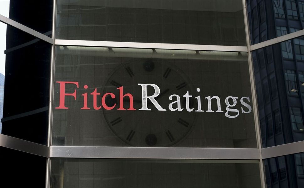 Fitch, Hürmüz Boğazı'nın açılmasıyla petrol piyasasında arz fazlası oluşacağını öngörüyor