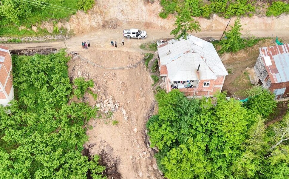 Giresun'da heyelan nedeniyle 21 ev tedbir amacıyla boşaltıldı