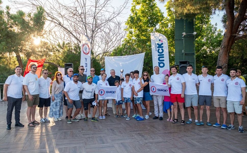 HSSK Quick Sigorta ekipleri yelken yarışlarında üç kupa kazandı