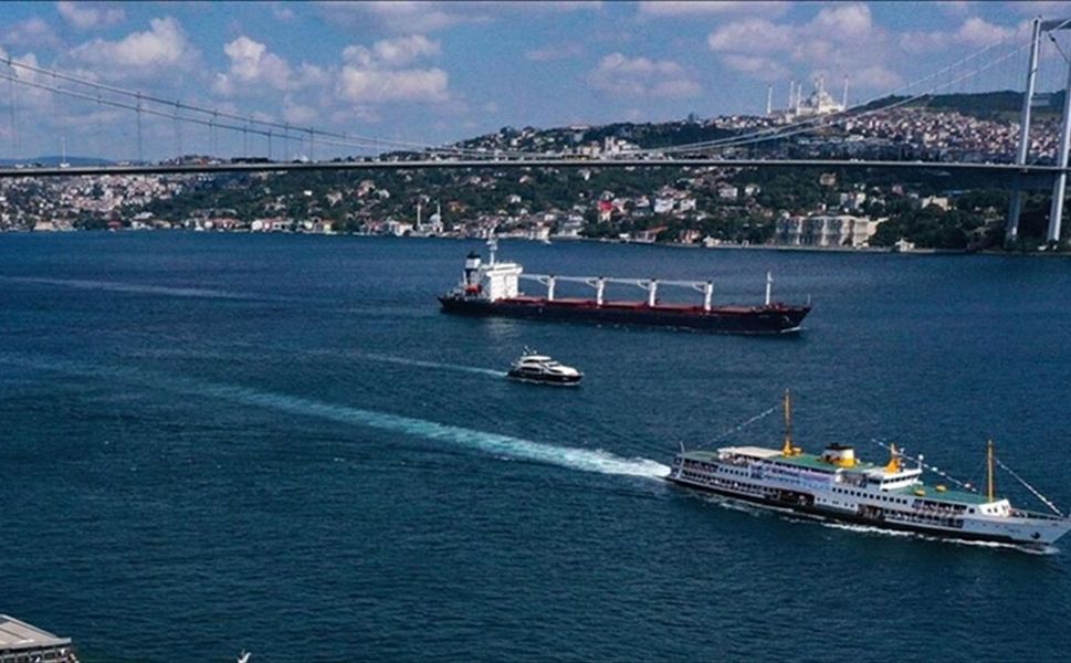 İstanbul Boğazı'nda gemi trafiği askıya alındı