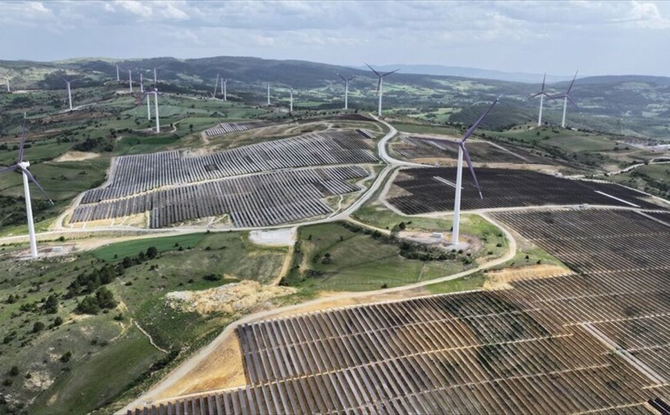 Küresel yenilenebilir enerji kurulu gücü 5 teravatı aşarak 2030 hedefinin yarısına yaklaştı