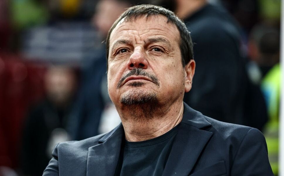 Panathinaikos Başantrenörü Ergin Ataman'dan Olympiakos taraftarına tepki