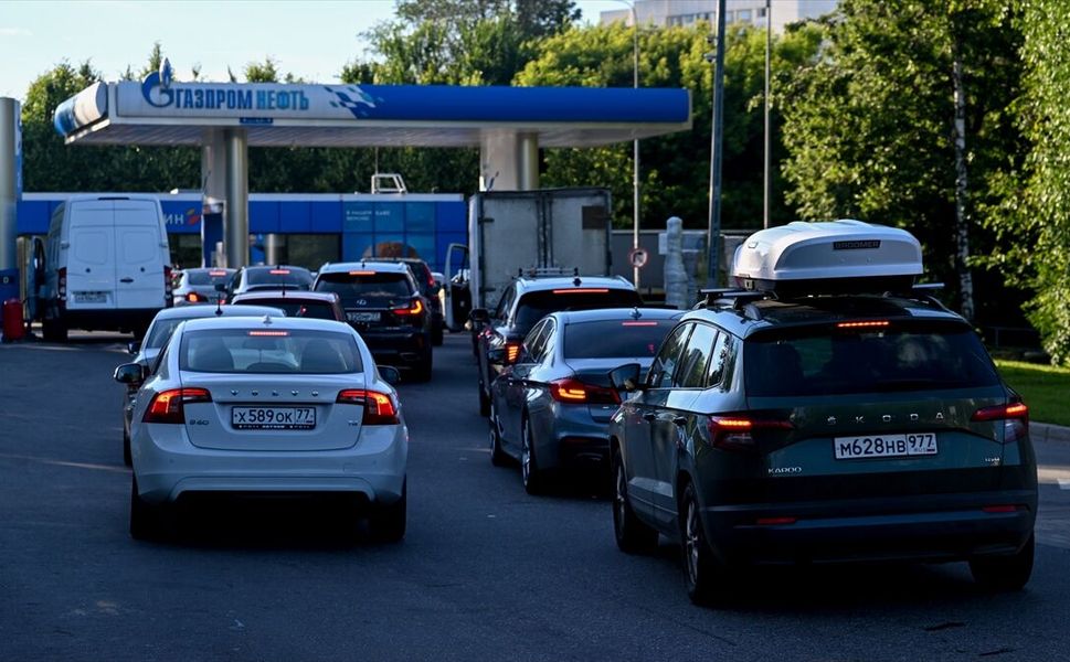 Rusya'nın Saratov bölgesinde benzin satışına kısıtlama getirildi