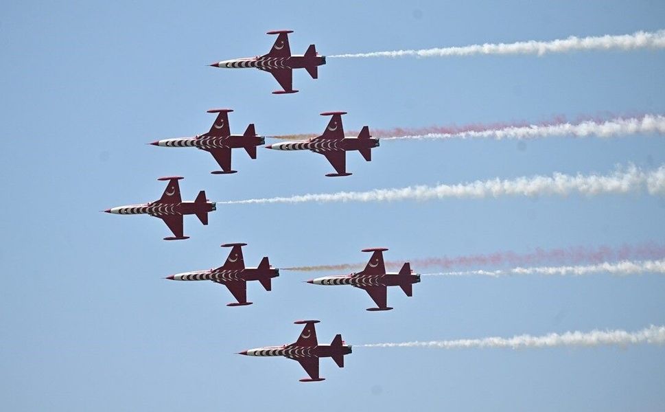 Türk Yıldızları'nın Belçika'daki gösterisi büyük ilgi gördü