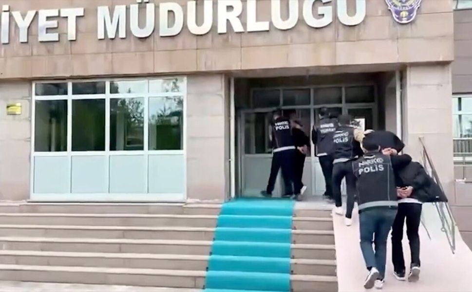 Uyuşturucu satıcılarına yönelik operasyonlarda yakalanan 1926 şüpheliden 976'sı tutuklandı