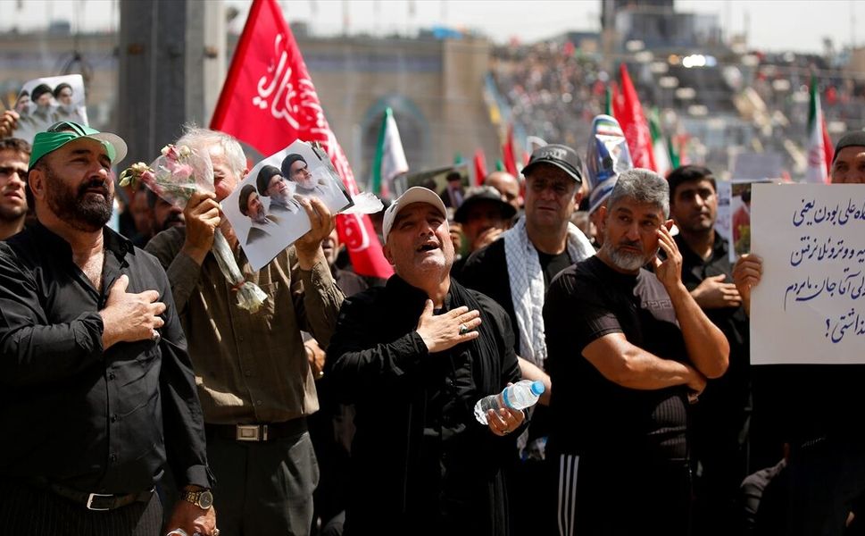 ABD-İsrail saldırılarında hayatını kaybeden Hamaney'e veda törenine katılanlar 'birlik' mesajı verdi