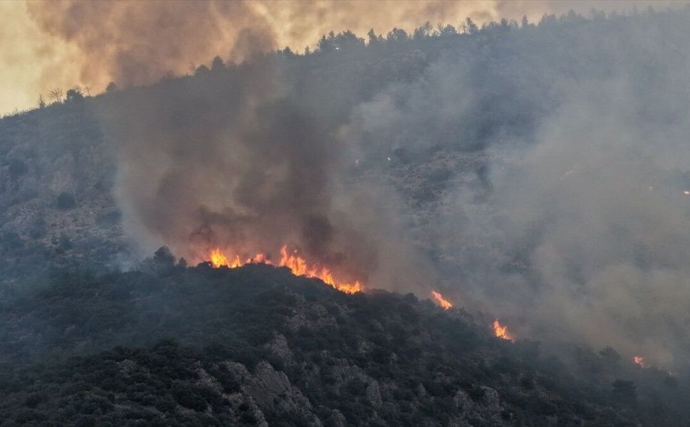 Antalya'daki orman yangınına müdahale sürüyor