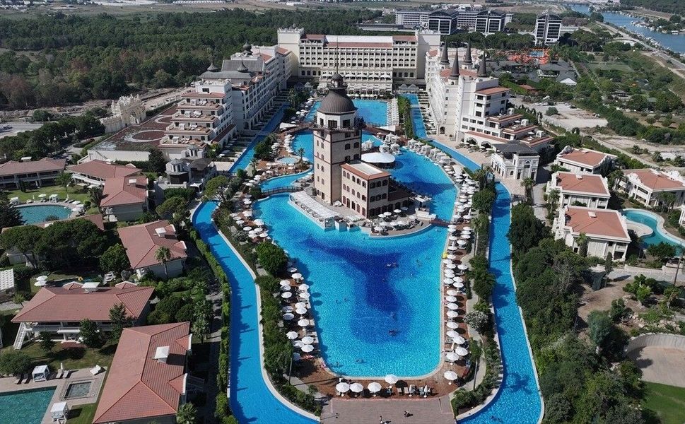 Antalya'ya gelen yabancı turist sayısı 6,5 milyonu aştı