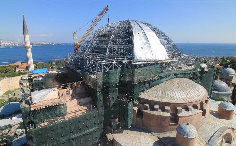 Ayasofya'nın ana kubbesindeki restorasyon çalışmalarında yeni aşamaya geçildi
