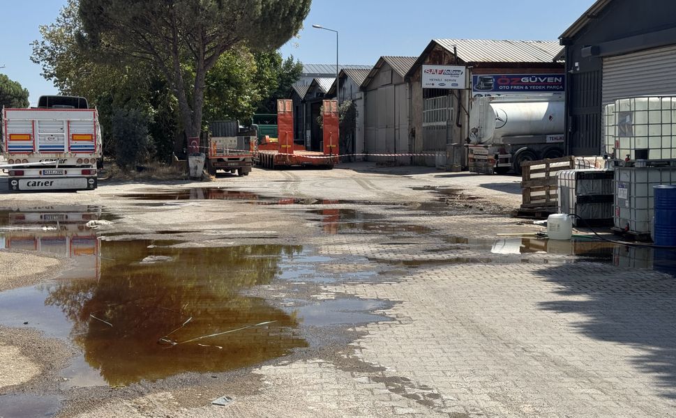 Balıkesir'de yola saçılan kimyasal maddenin kokusundan etkilenen 5 kişi hastaneye kaldırıldı
