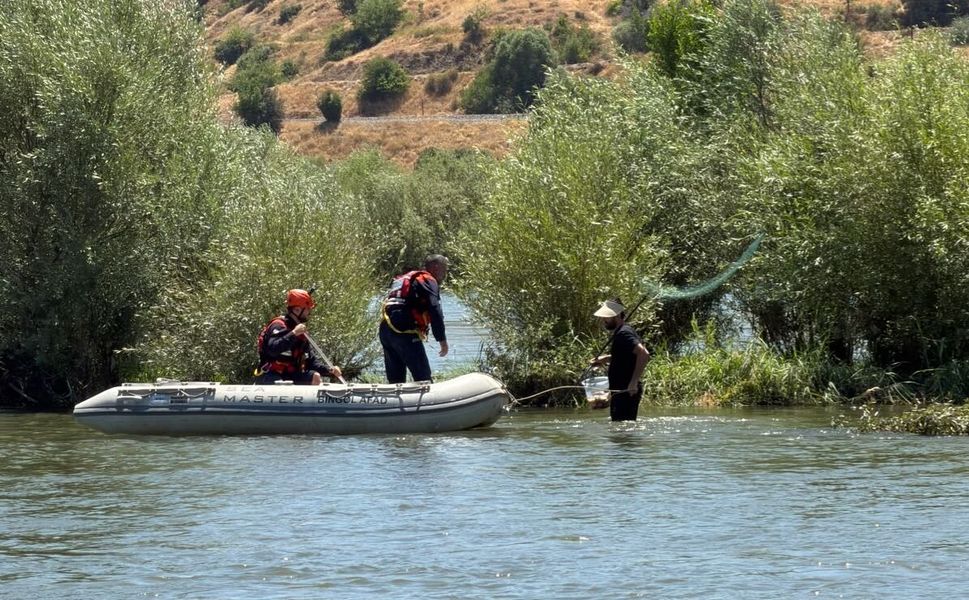 Bingöl'de Murat Nehri'nde adacıkta mahsur kalan kişi kurtarıldı