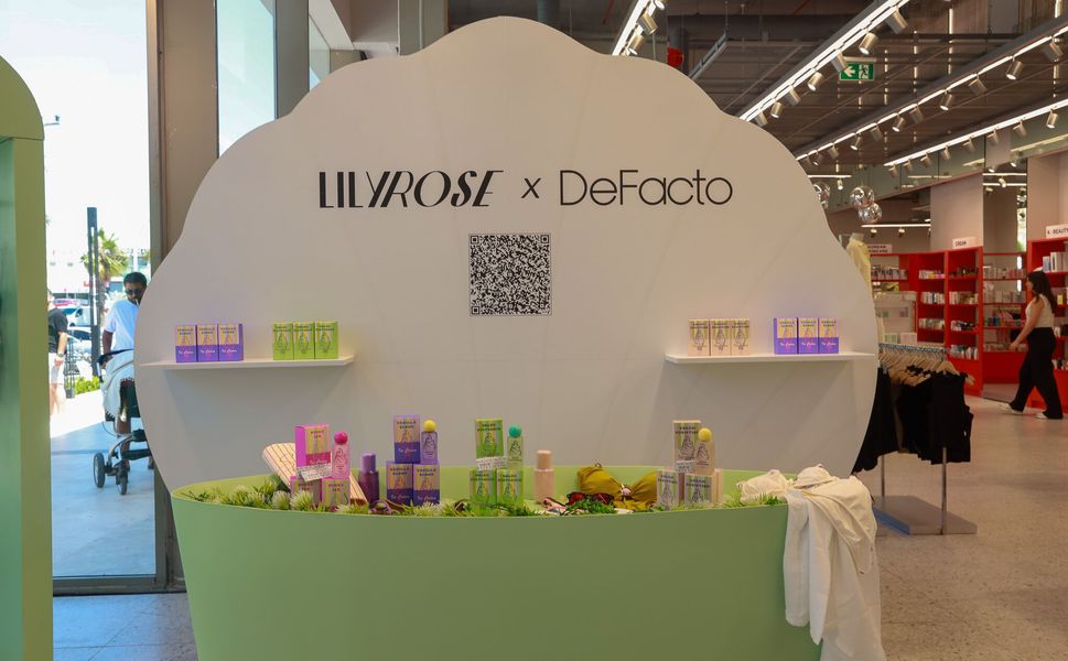 DeFacto 'LilyRose x DeFacto Plaj Koleksiyonu'nu Bodrum'da tanıttı