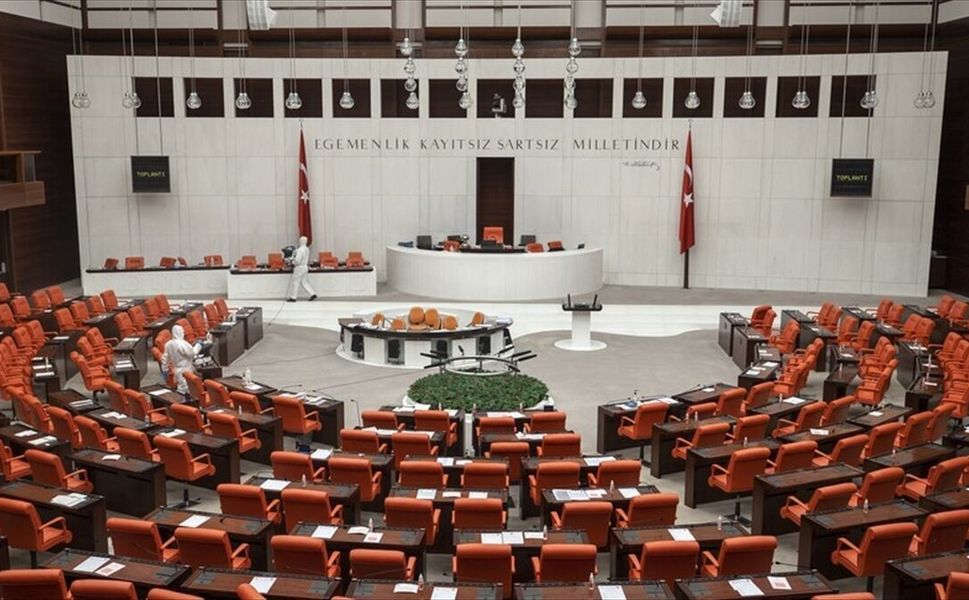 En düşük emekli aylığının artırılmasına yönelik düzenlemeyi de içeren kanun teklifi TBMM'de