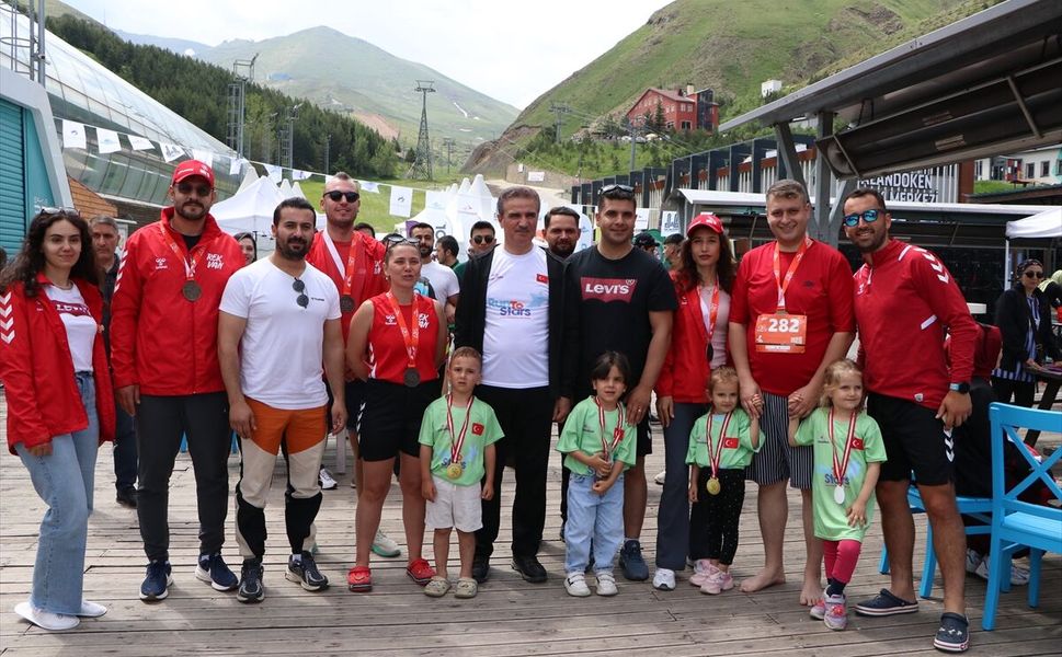 Erzurum Valisi Baruş, Palandöken Dağı'nda halk yürüyüşüne katıldı