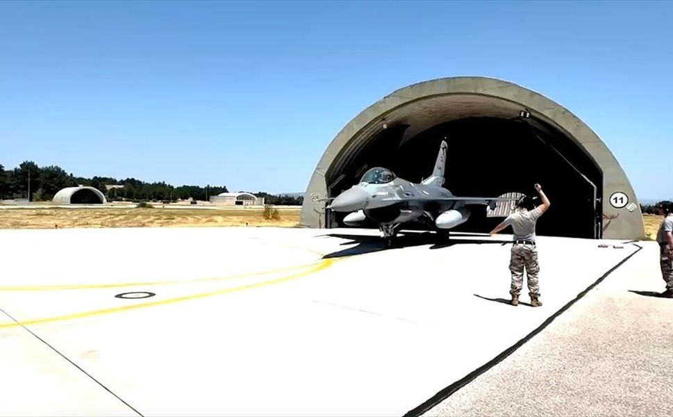 F-16 savaş uçakları Karadeniz'in batısında eğitim uçuşu yaptı