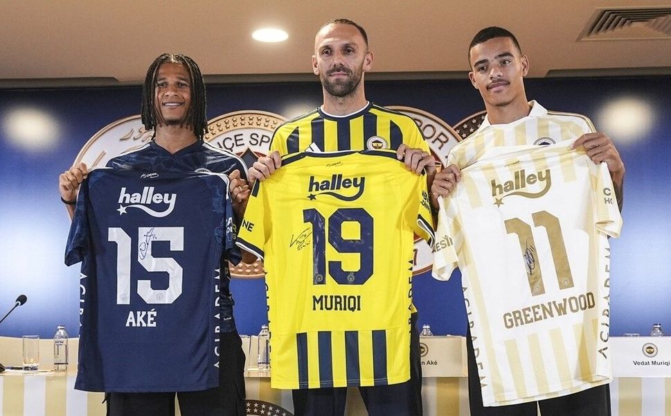 Fenerbahçe Kulübünden yeni transferler Greenwood, Ake ve Muric için imza töreni