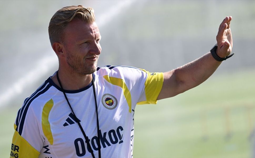 Fenerbahçe Yardımcı Antrenörü Kuyt, en iyisi olmak için çalıştıklarını belirtti