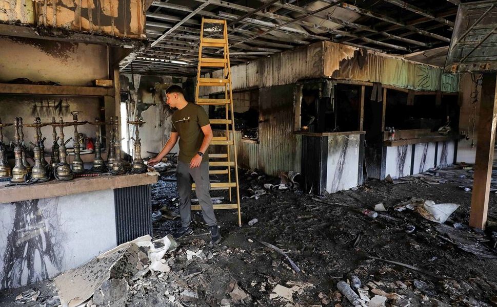 Filistin topraklarını gasbeden İsrailliler, Batı Şeria'da Filistinliye ait restoranı ateşe verdi