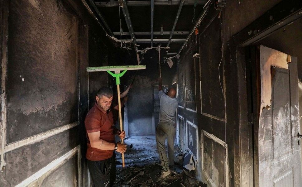 Filistin topraklarını gasbeden İsrailliler Nablus'ta bir evi ateşe verdi