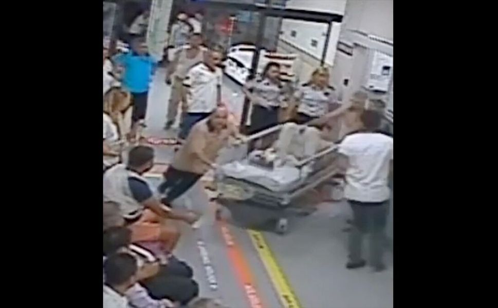 İkinci cepheye dönüşen hastanede verilen mücadelenin görüntülerine AA ulaştı
