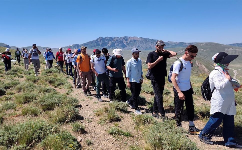 Nemrut Dağı'nda doğa yürüyüşü yapıldı