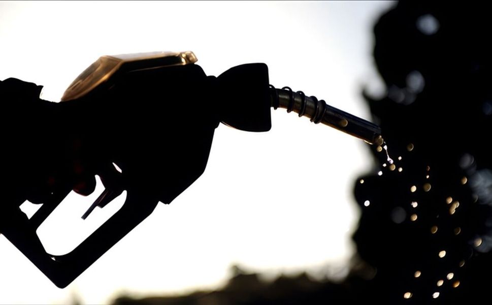 Petrol fiyatlarındaki yükseliş enerji şirketlerine kazandırırken siyasi faturası Beyaz Saray'a kesiliyor
